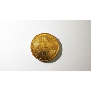 Bit Coin Shell (Gold) by SansMinds Creative Lab - Trick (VT)