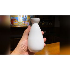 The Chinese Flagon LARGE (Gimmick and Online Instructions) by Bacon Magic - Trick