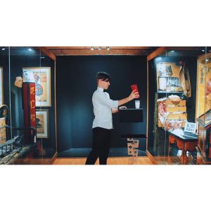 Vanishing Glass of Milk PRO (Gimmicks and Online Instructions) by Bazar de Magia - Trick